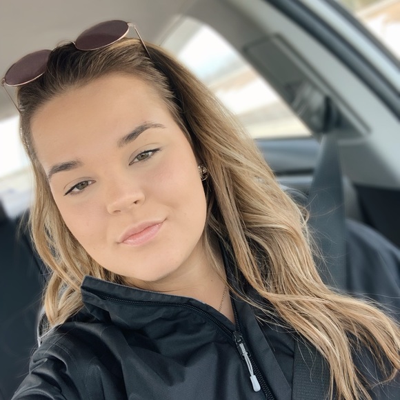 Meet your Posher, Jolyane - Picture 1 of 1